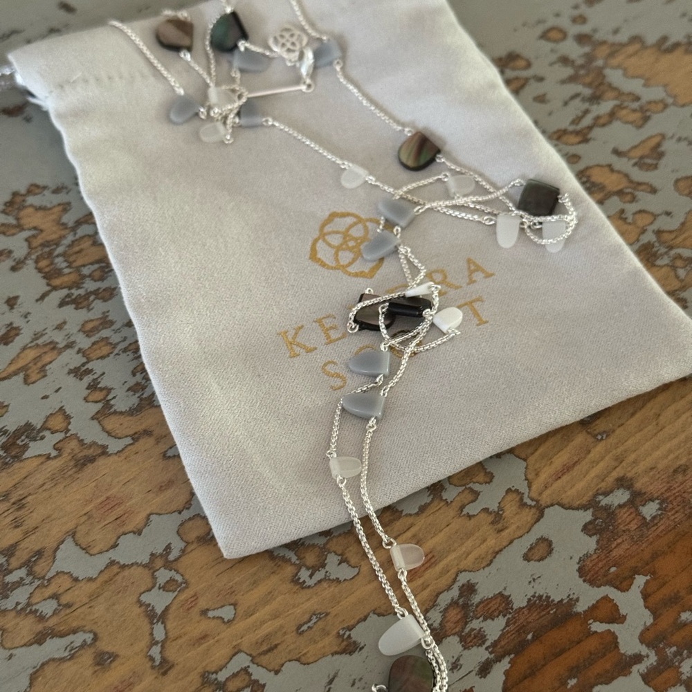 EUC Kendra Scott Leola Silver Necklace